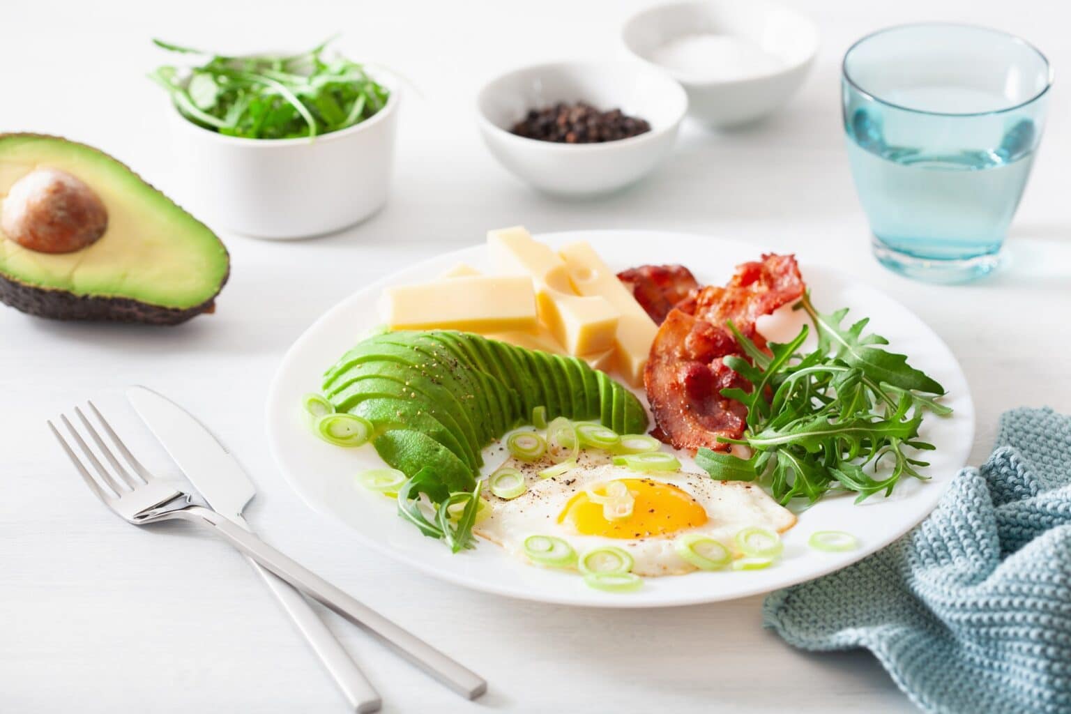 healthy keto breakfast: egg, avocado, cheese, bacon